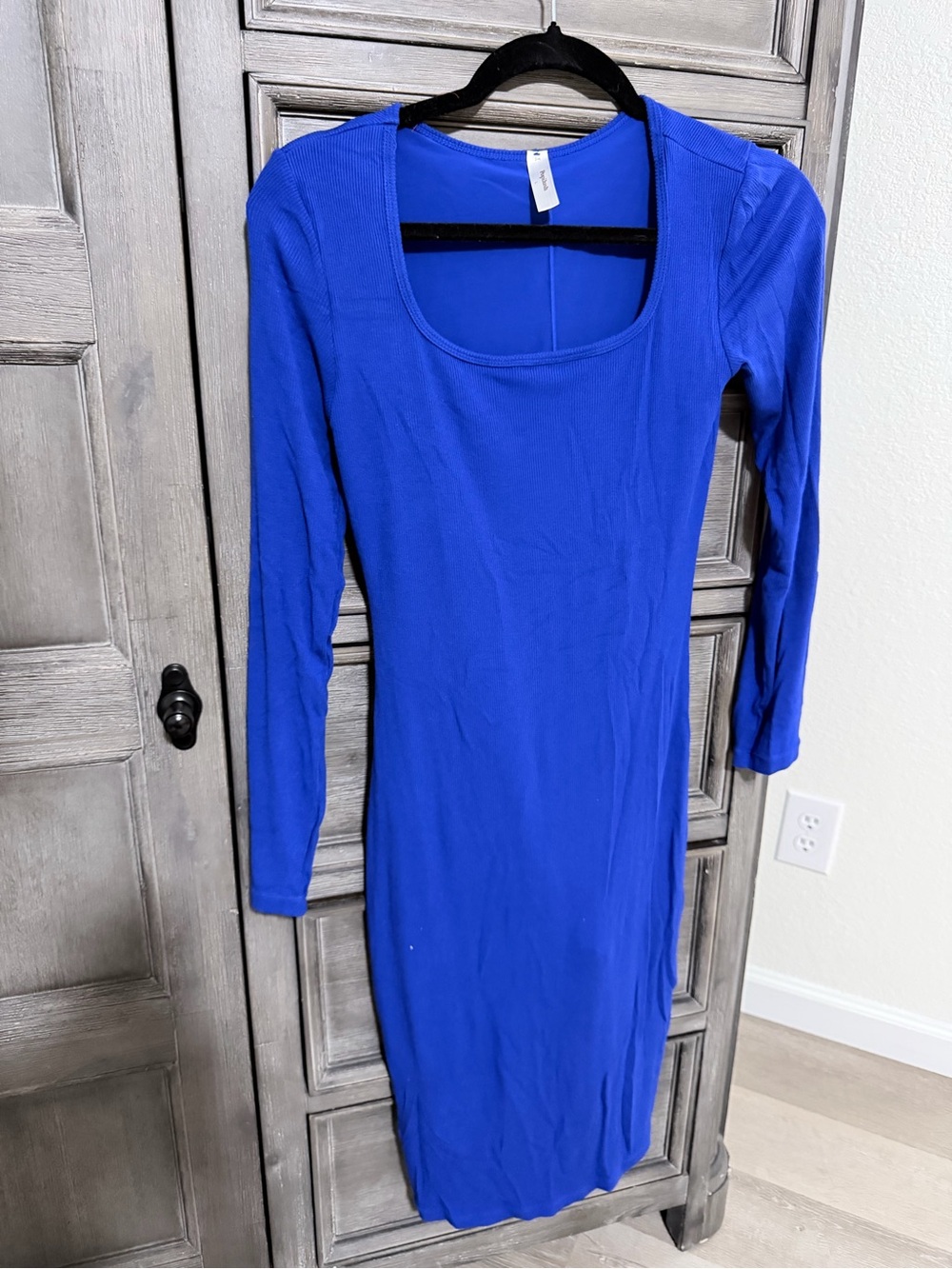 Slim Long-Sleeve Scoop Neck Dress in Royal Blue